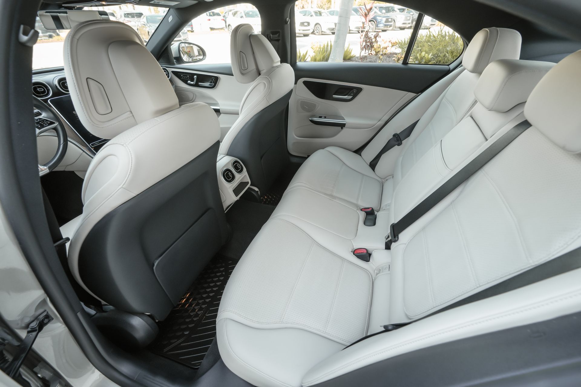 Vehicle image 19 of 45