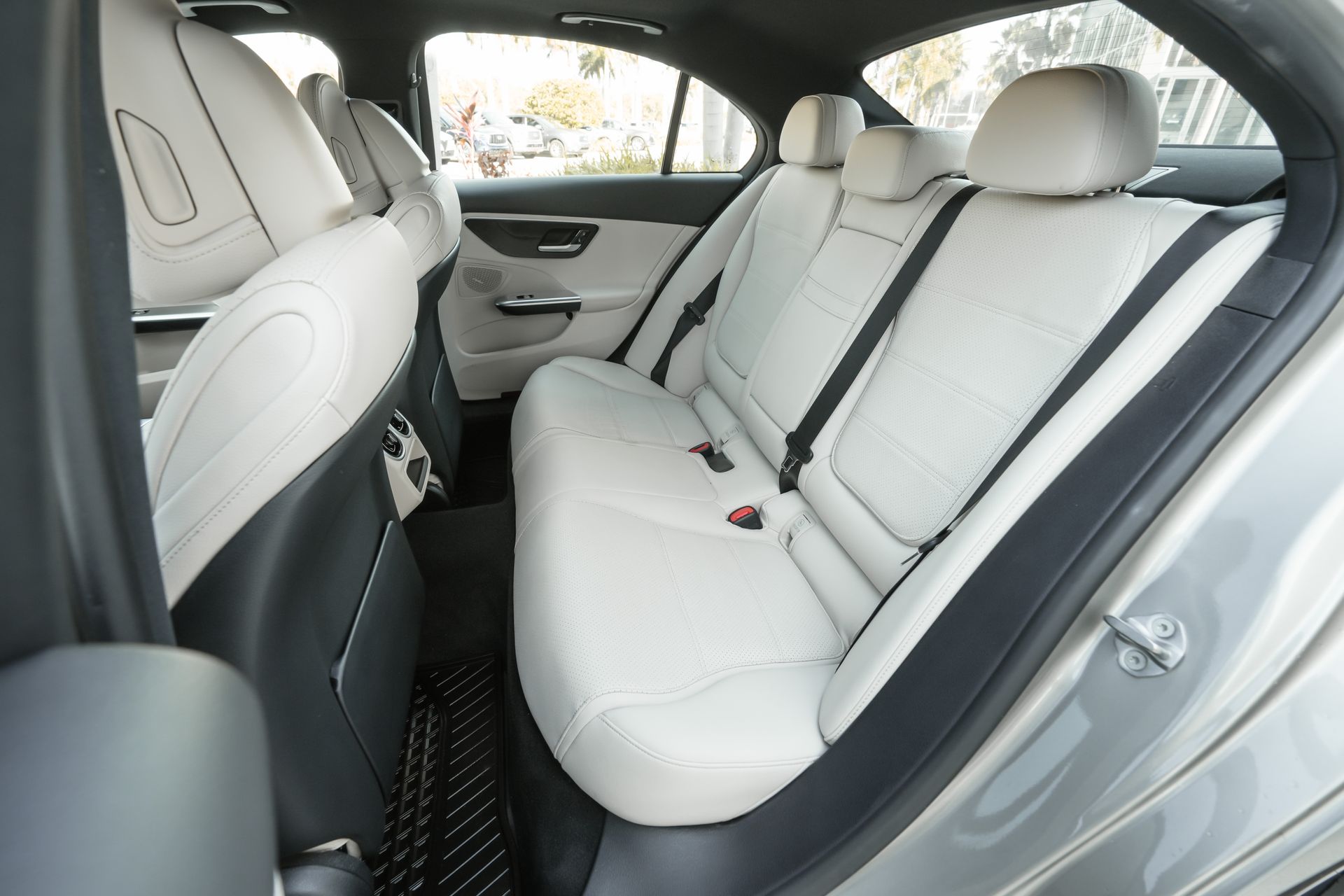 Vehicle image 18 of 45