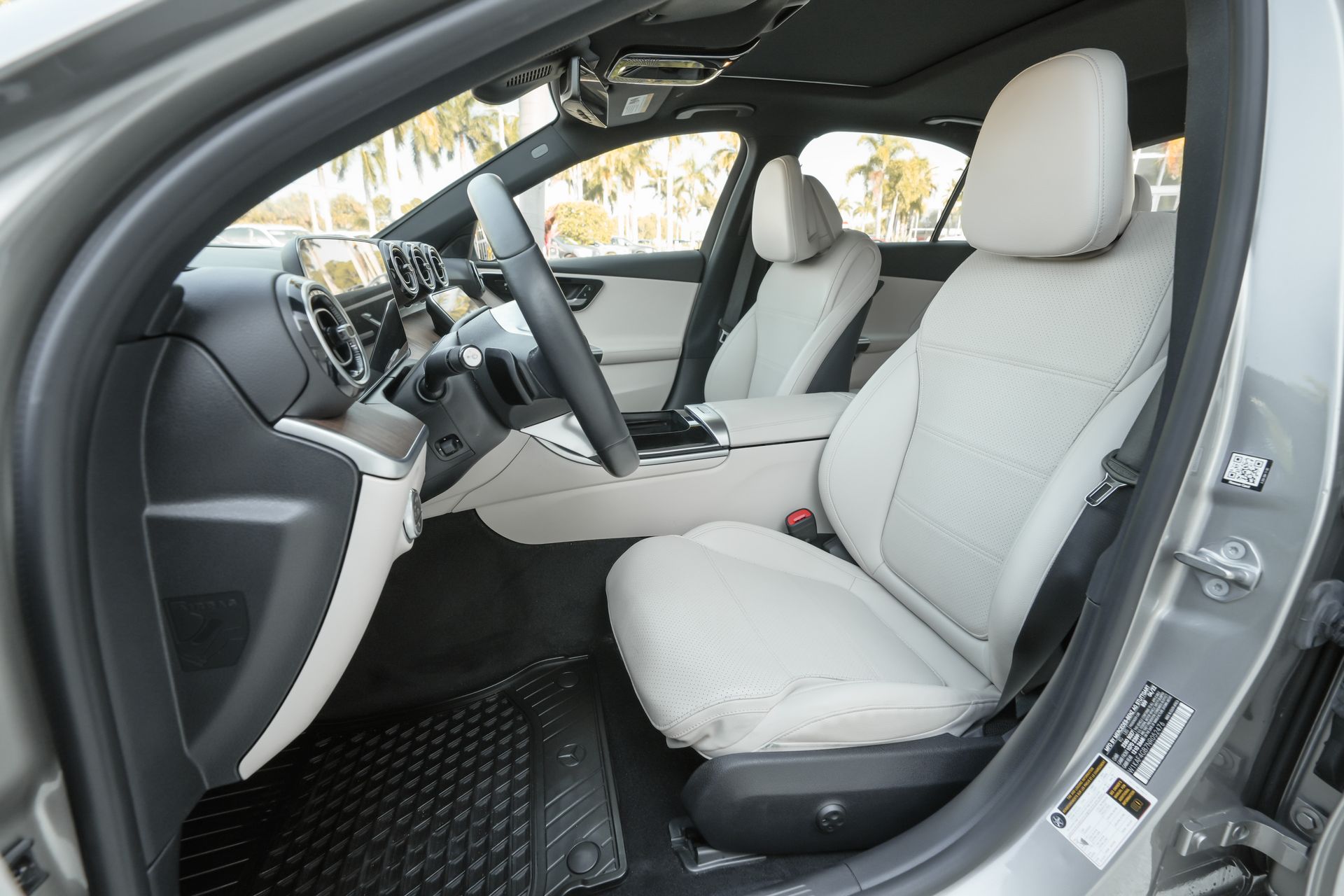 Vehicle image 21 of 45