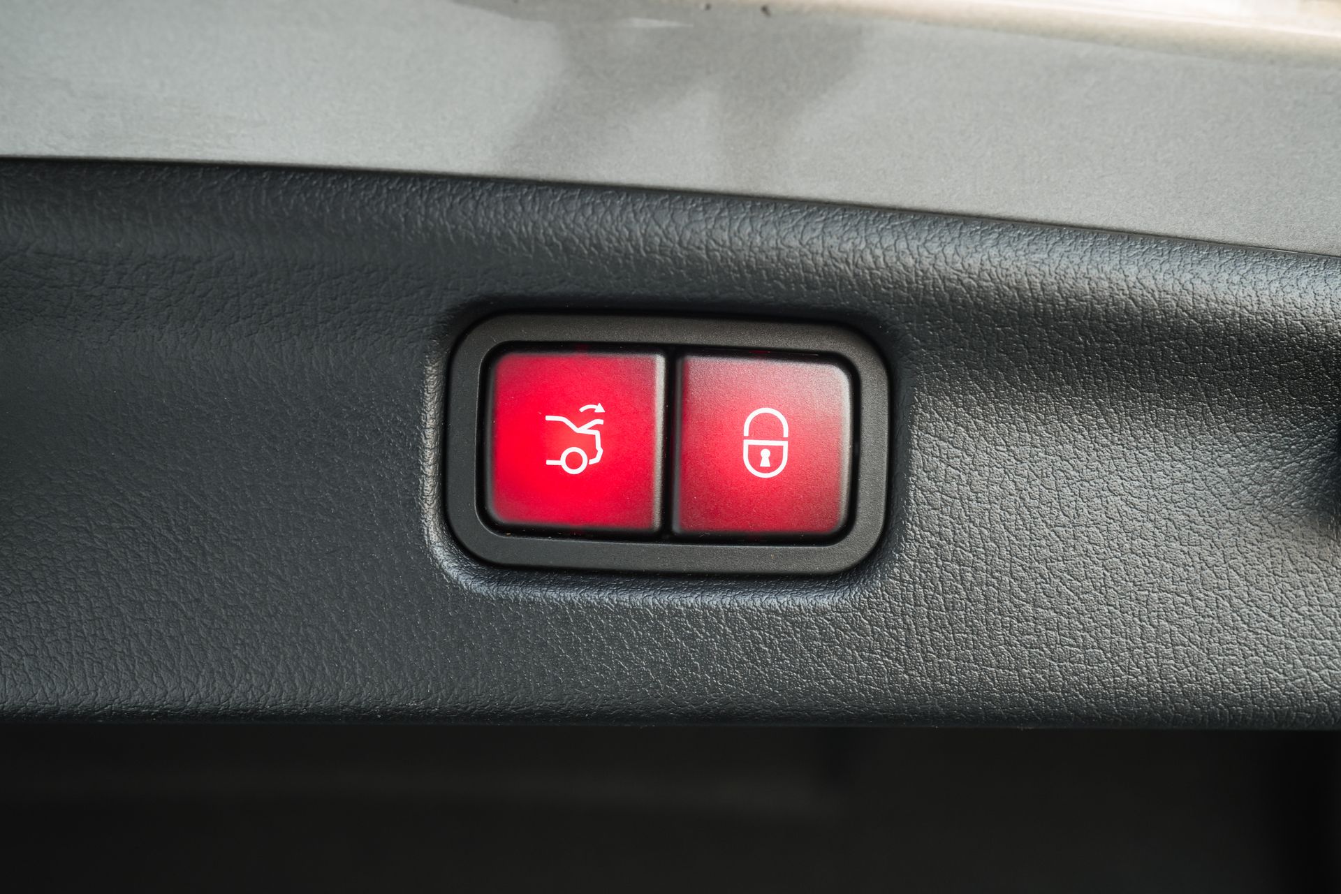 Vehicle image 41 of 45