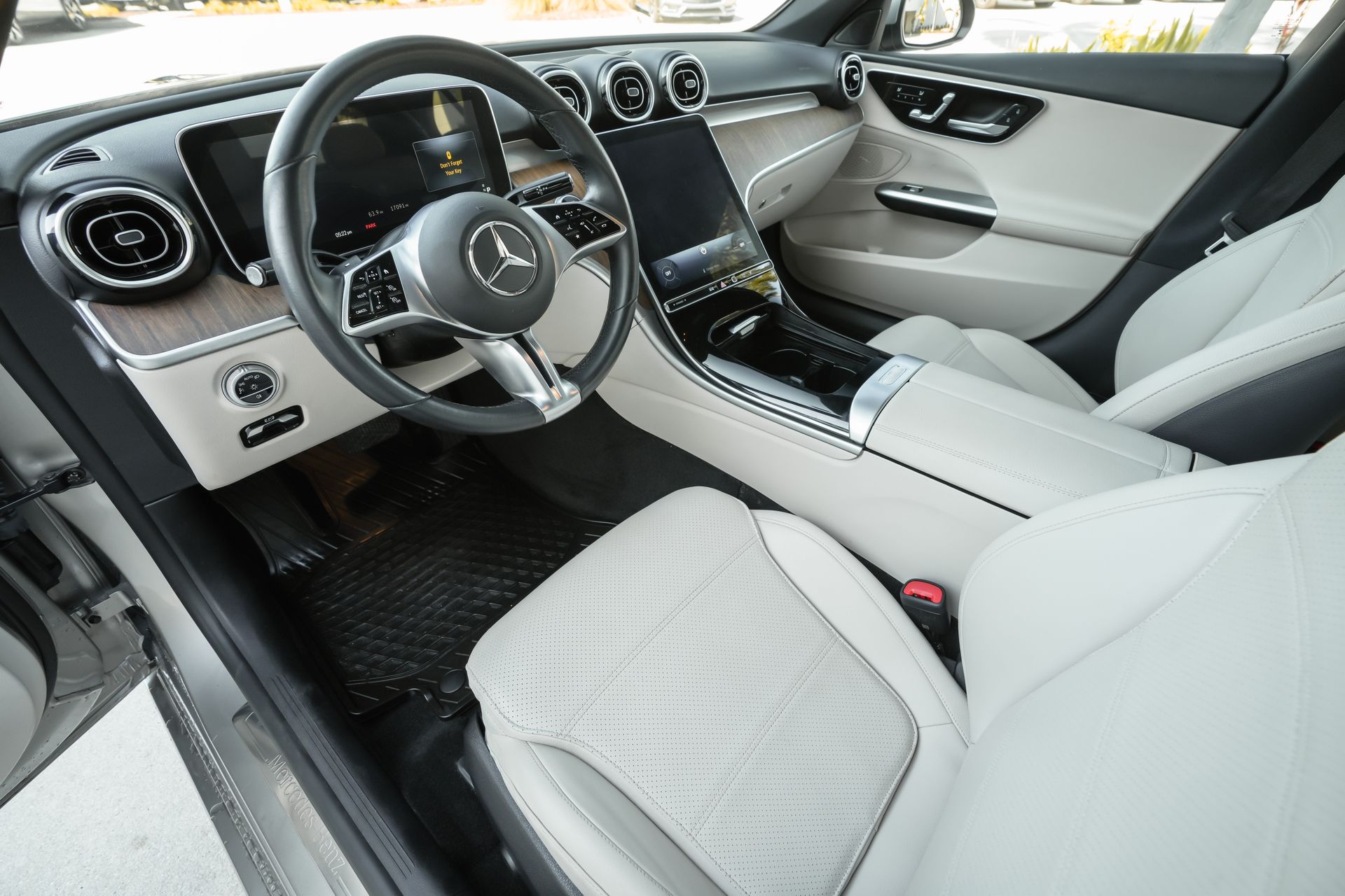 Vehicle image 23 of 45