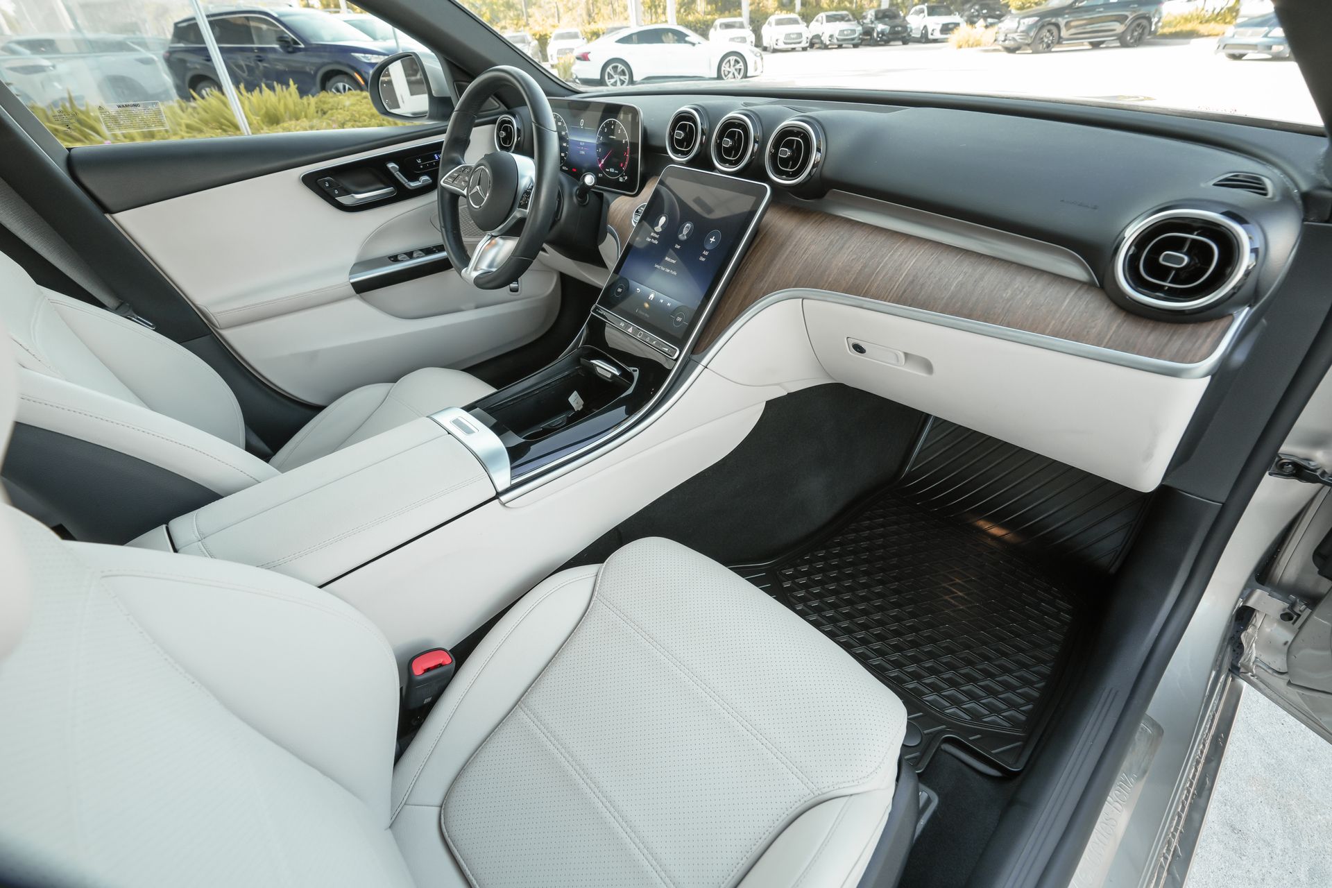 Vehicle image 22 of 45
