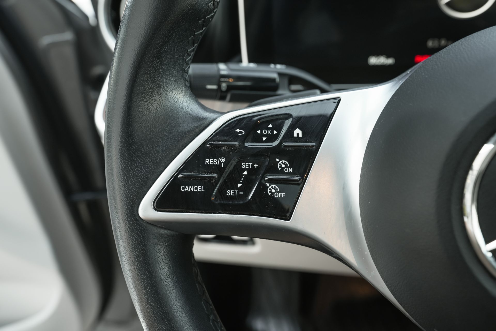 Vehicle image 38 of 45