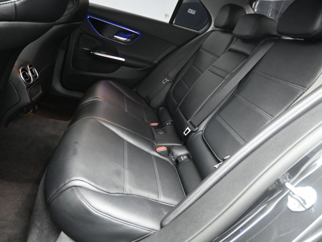 Vehicle image 31 of 40
