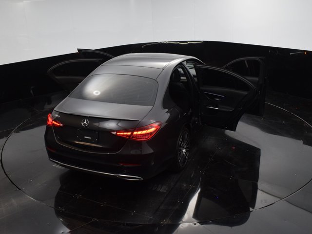 Vehicle image 17 of 40