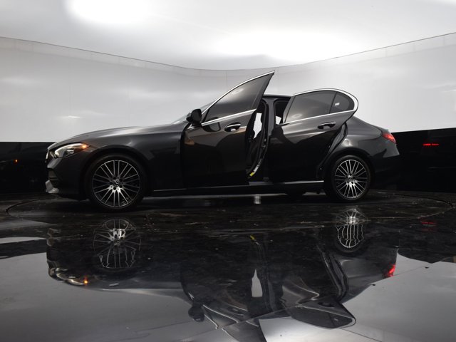 Vehicle image 4 of 40