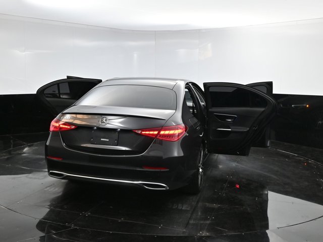 Vehicle image 19 of 40