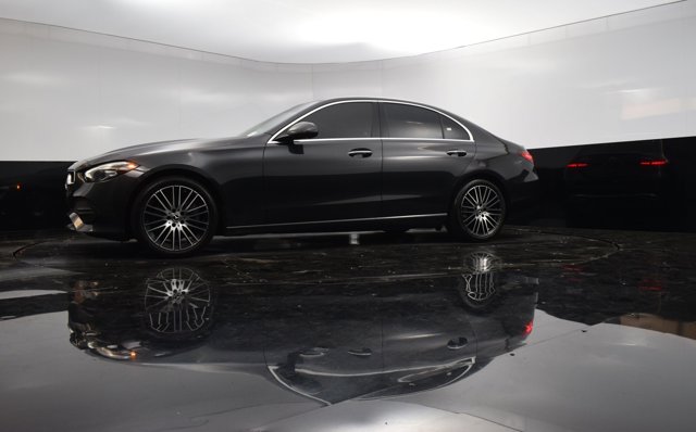 Vehicle image 3 of 40