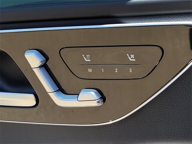 Vehicle image 20 of 35