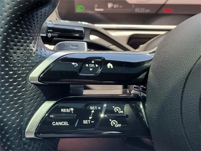 Vehicle image 31 of 35