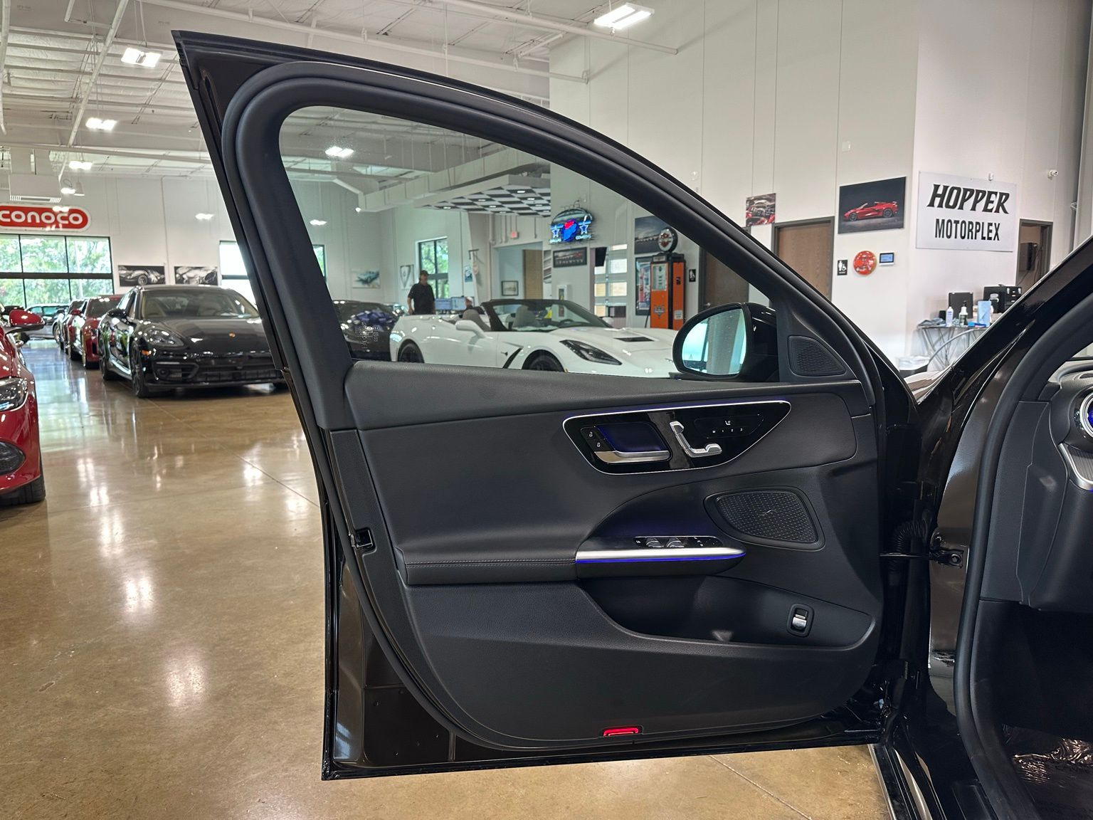 Vehicle image 14 of 25