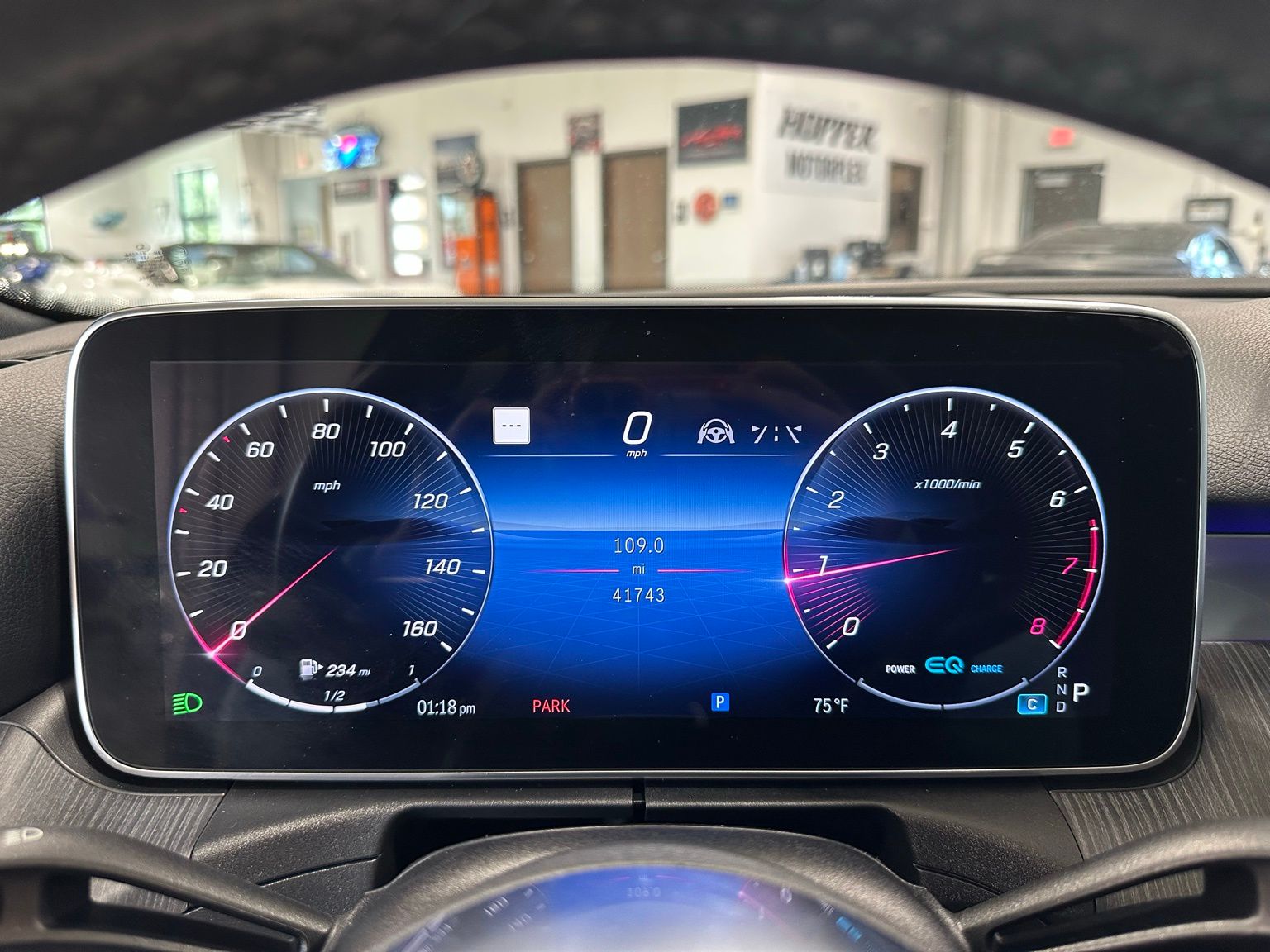 Vehicle image 16 of 25