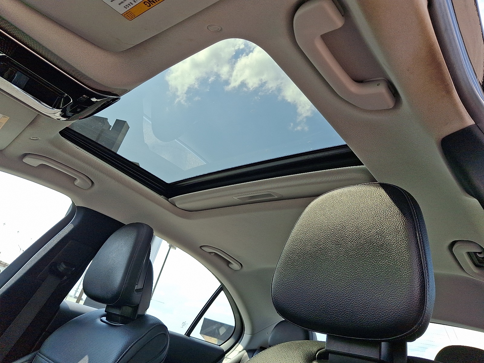 Vehicle image 25 of 31
