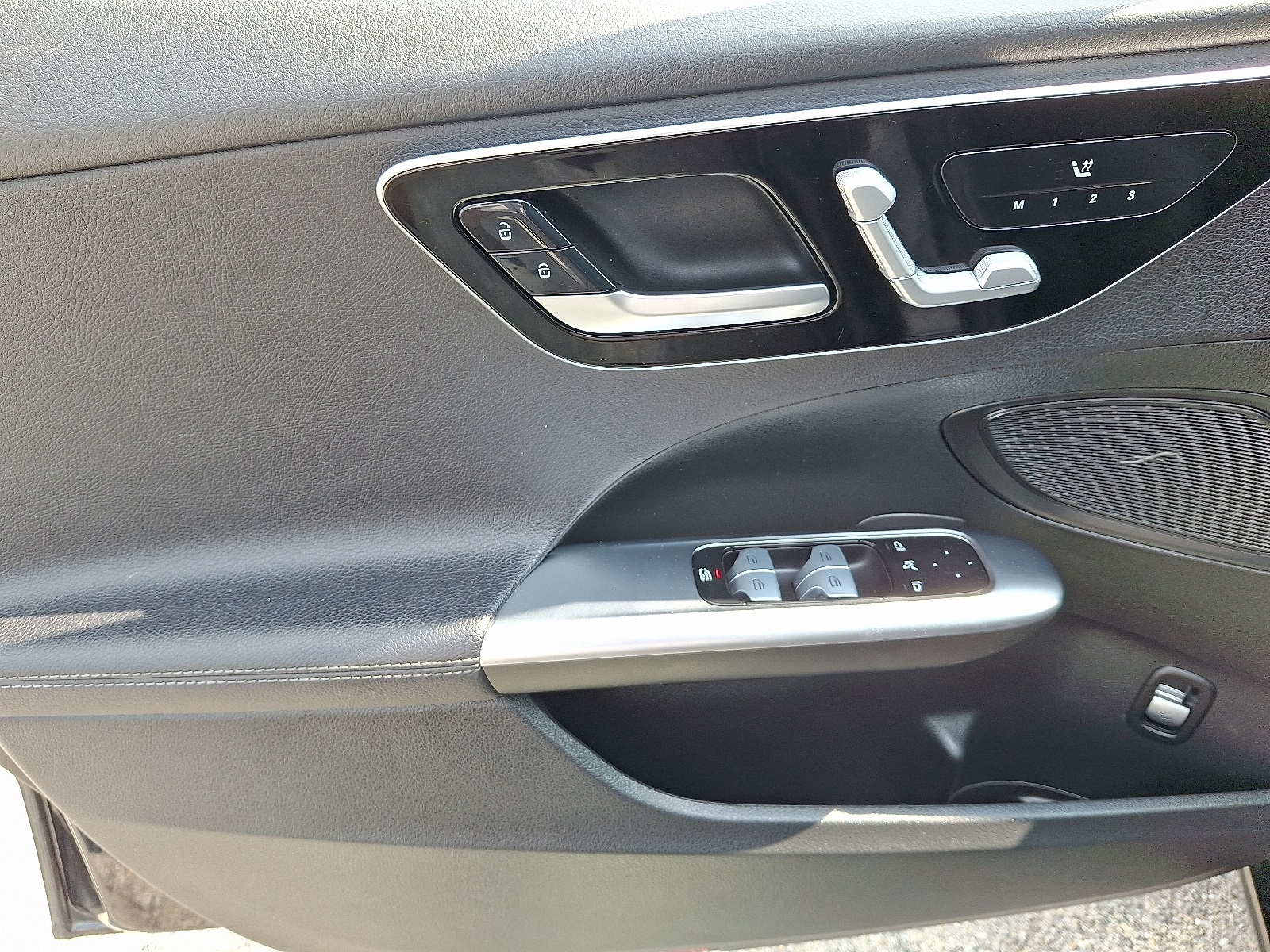 Vehicle image 18 of 31