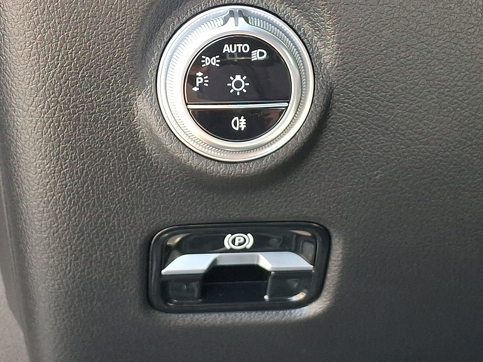 Vehicle image 19 of 31