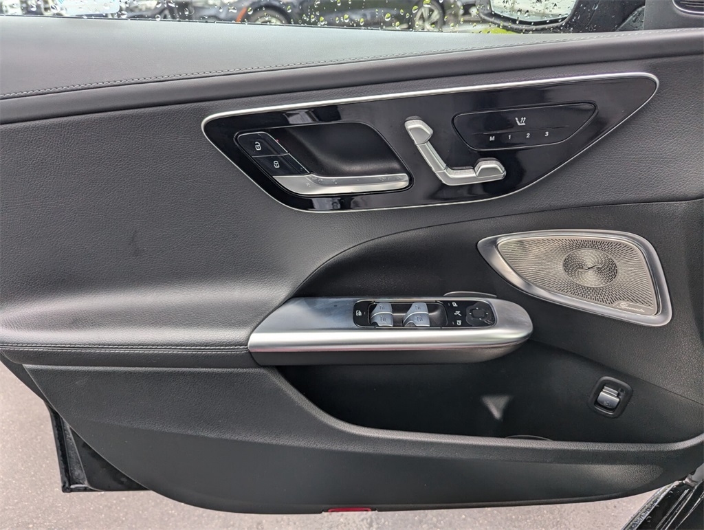 Vehicle image 24 of 38