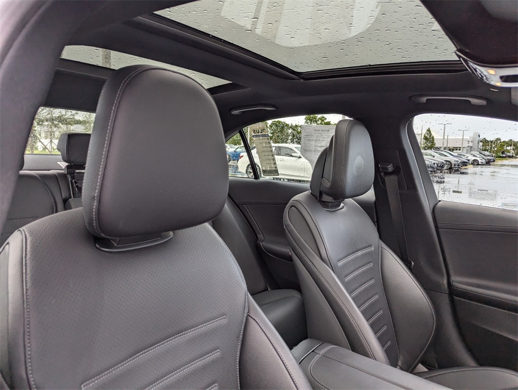 Vehicle image 11 of 38
