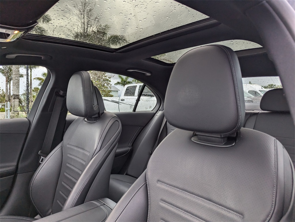 Vehicle image 21 of 38