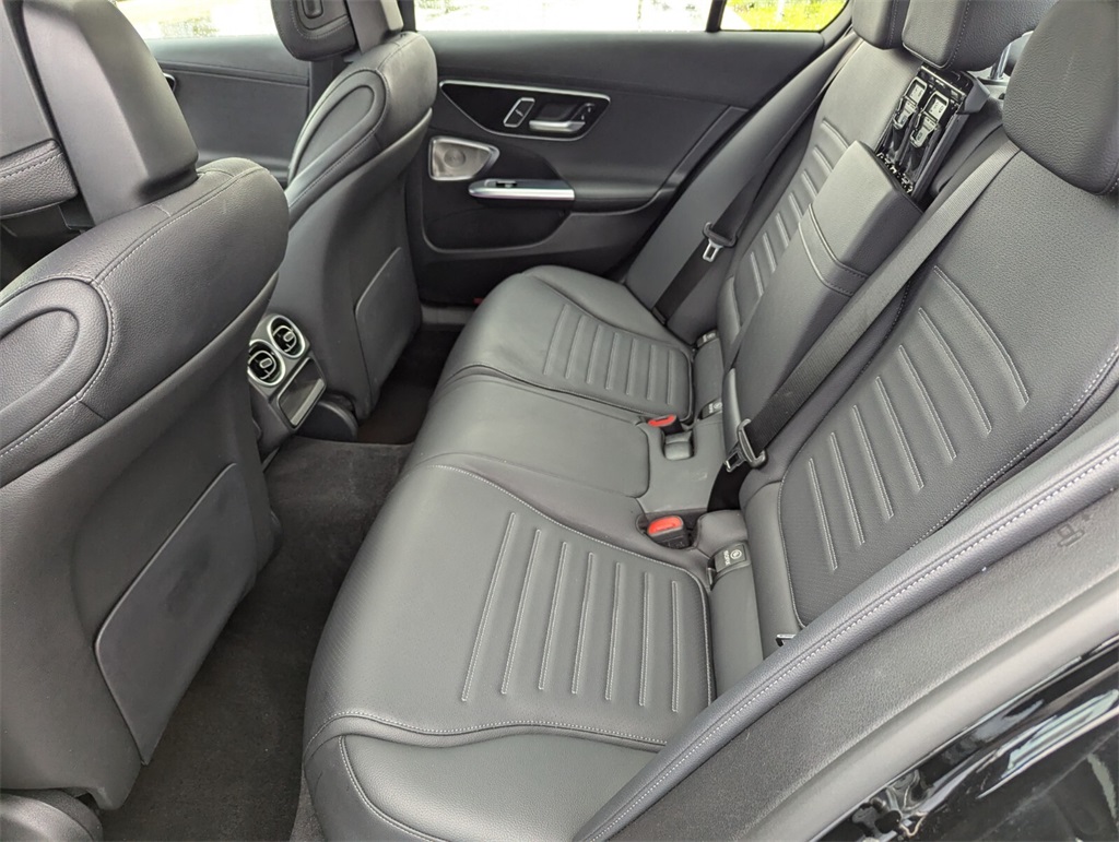 Vehicle image 17 of 38