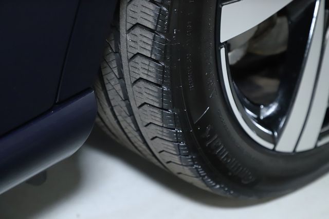 Vehicle image 41 of 45