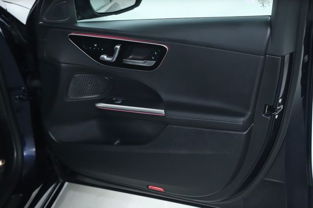 Vehicle image 21 of 45