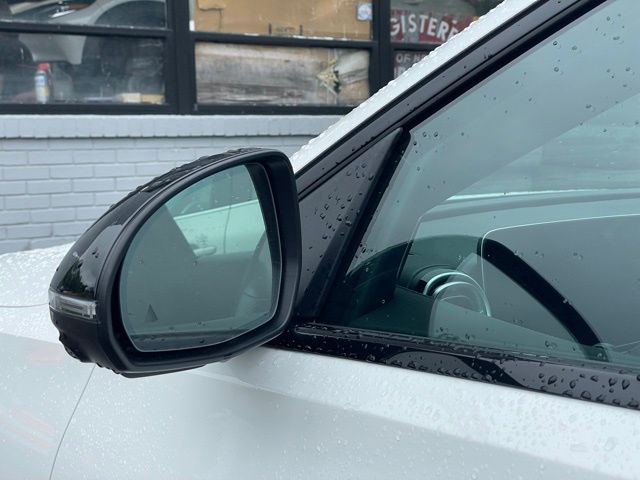 Vehicle image 24 of 27