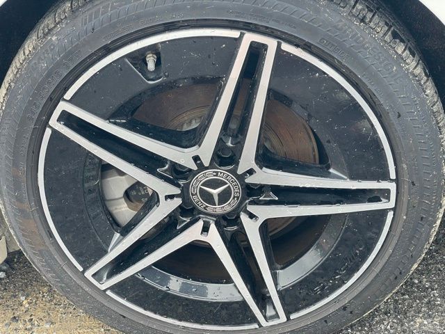 Vehicle image 22 of 27