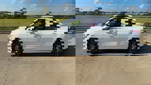 Vehicle image 9 of 26
