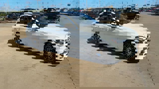 Vehicle image 4 of 26