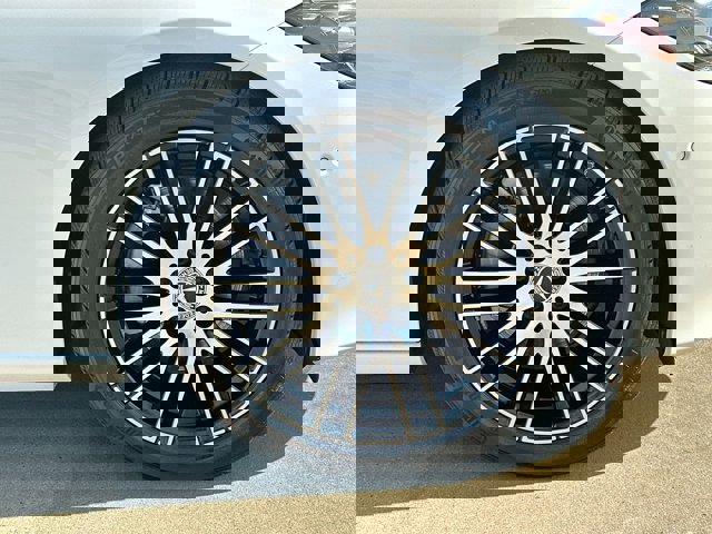 Vehicle image 11 of 26