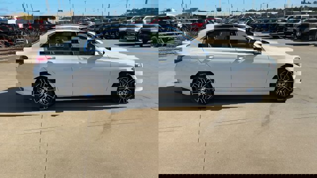 Vehicle image 5 of 26