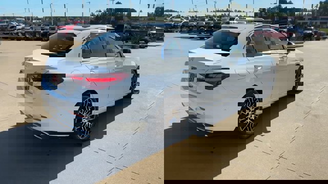 Vehicle image 6 of 26