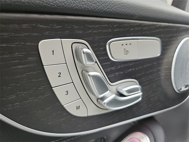 Vehicle image 16 of 31