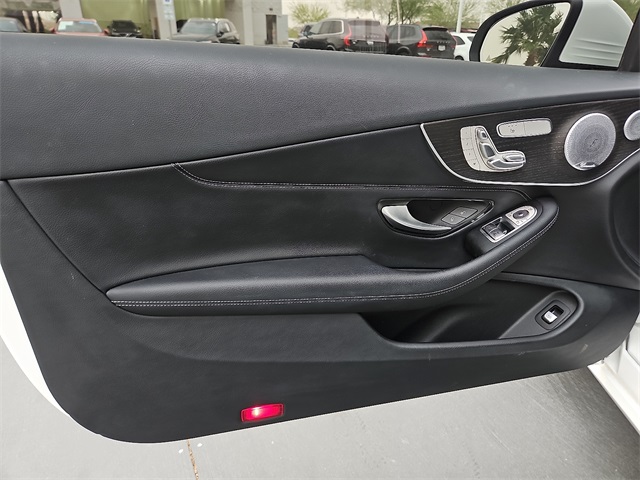 Vehicle image 14 of 31