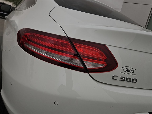 Vehicle image 10 of 31
