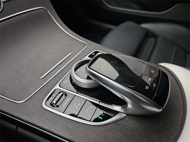 Vehicle image 25 of 31