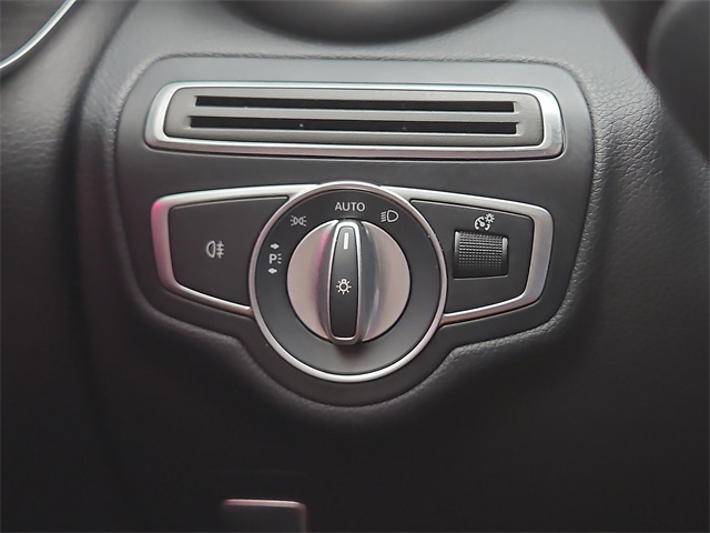 Vehicle image 17 of 31