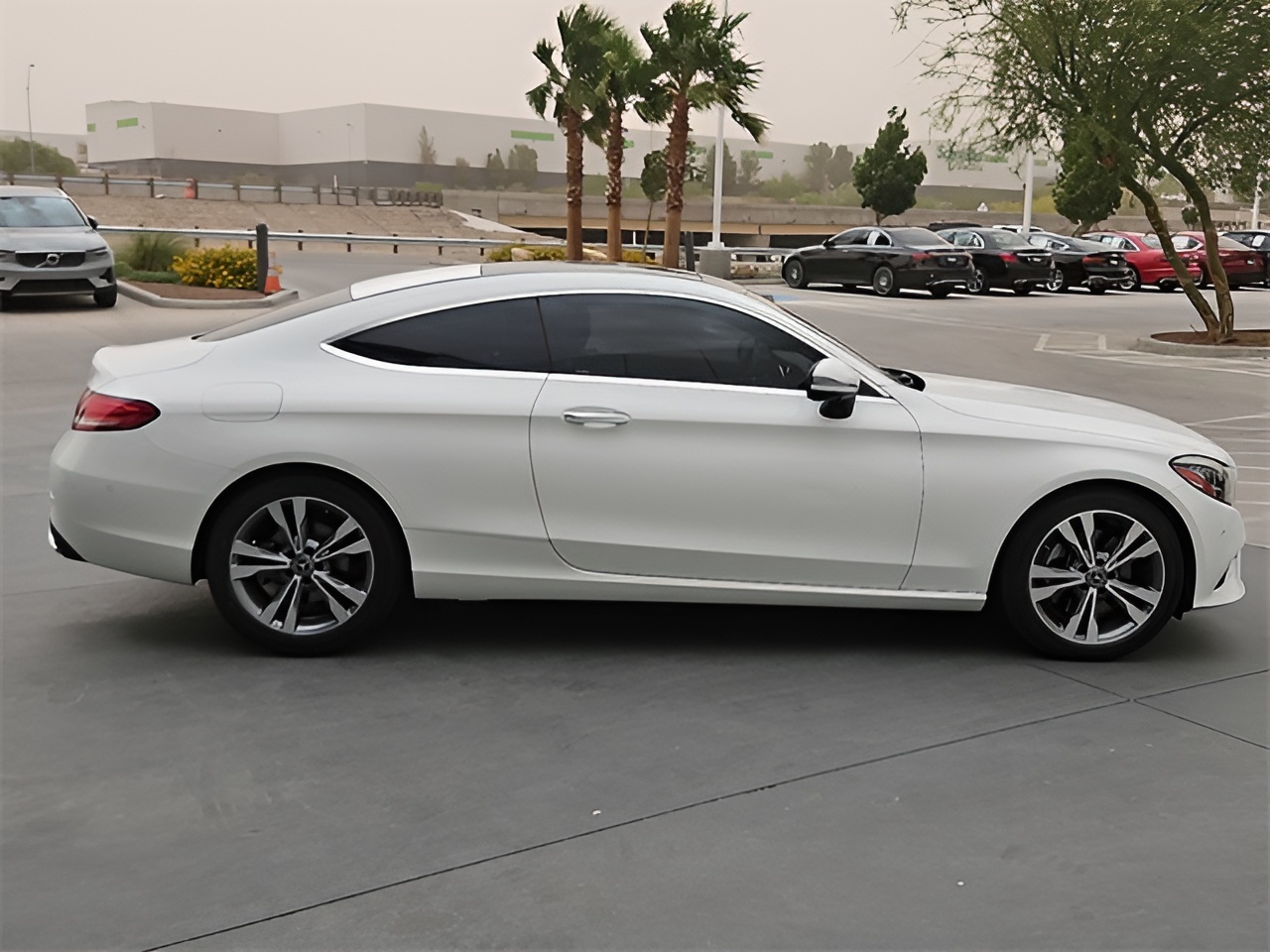 Vehicle image 28 of 31