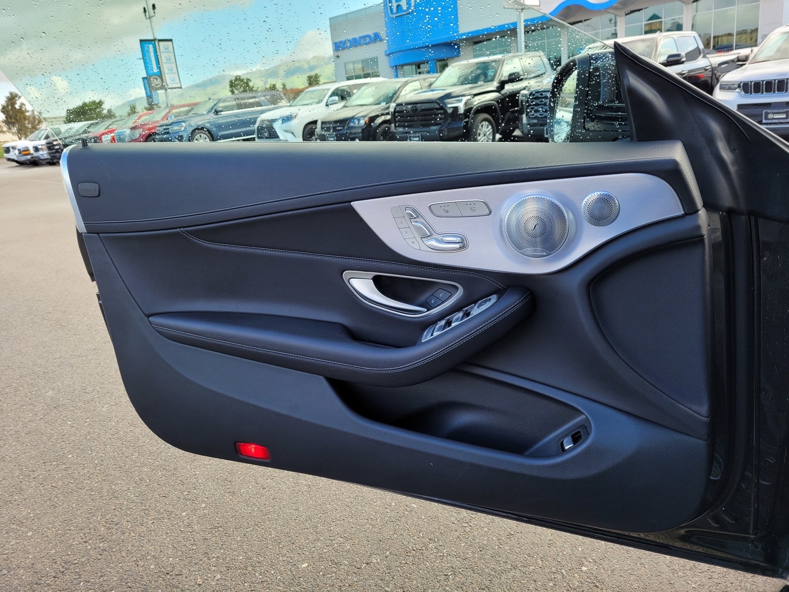 Vehicle image 14 of 27
