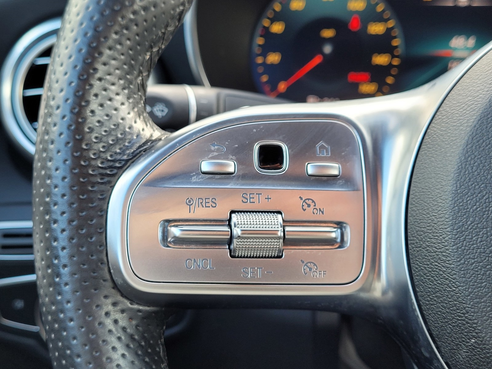 Vehicle image 17 of 27