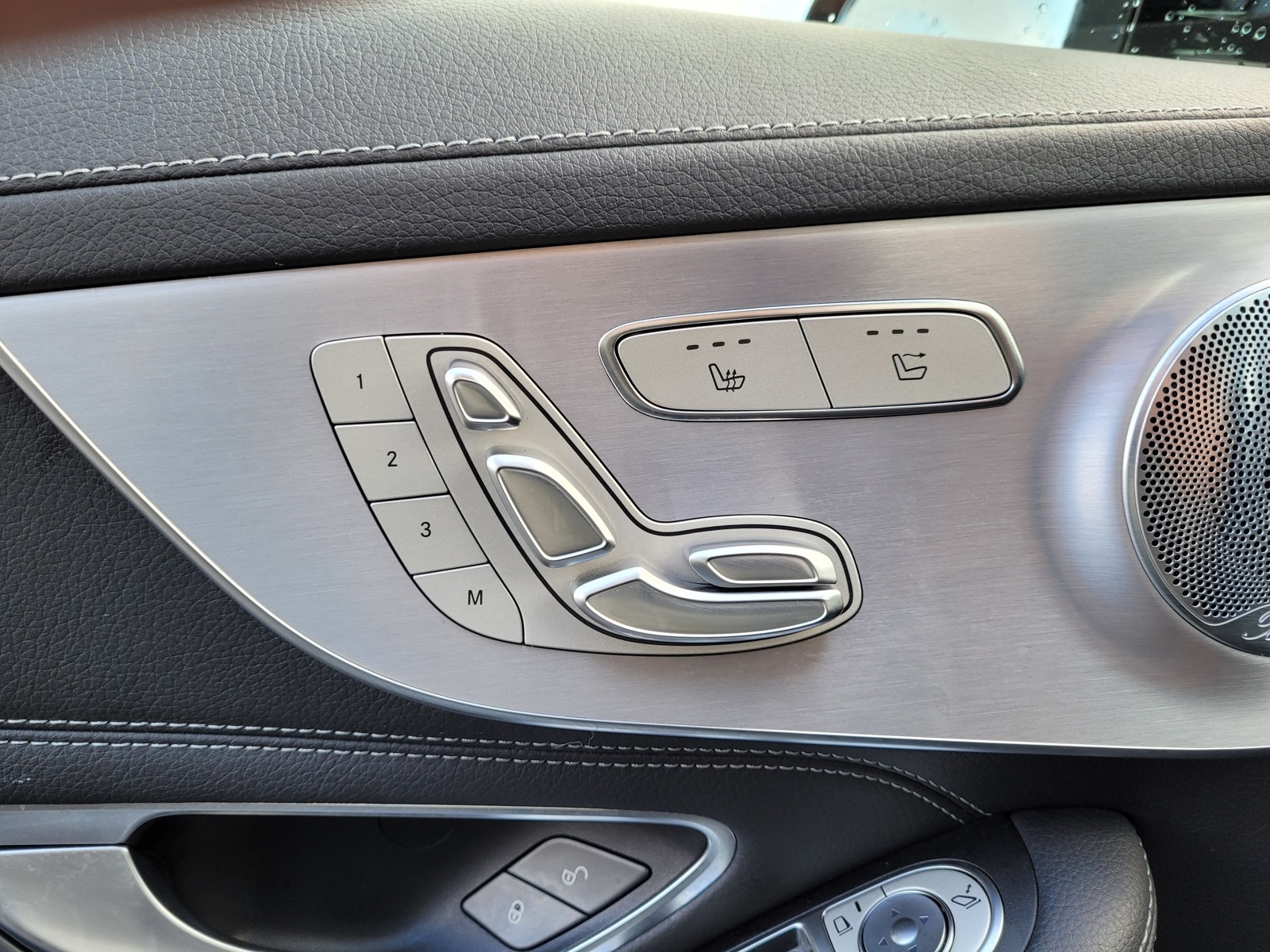 Vehicle image 16 of 27