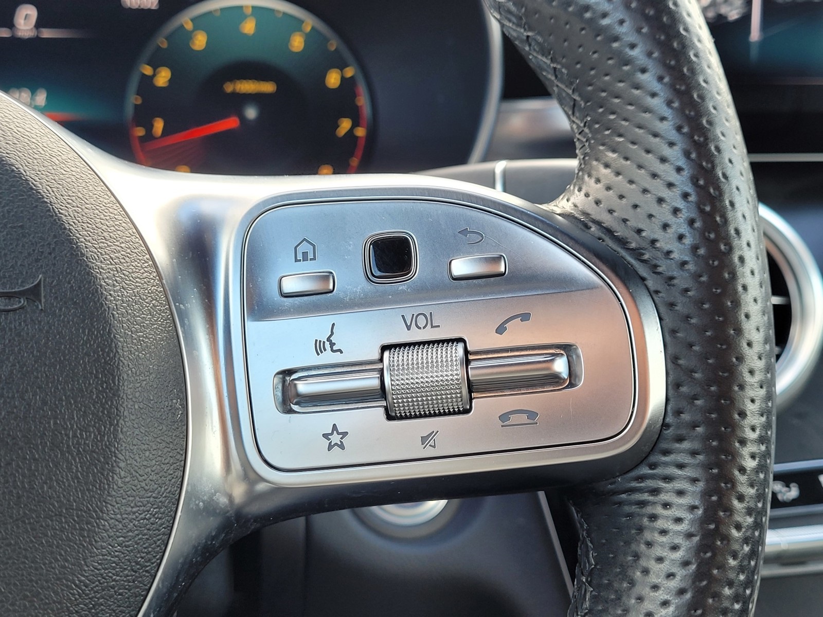 Vehicle image 18 of 27