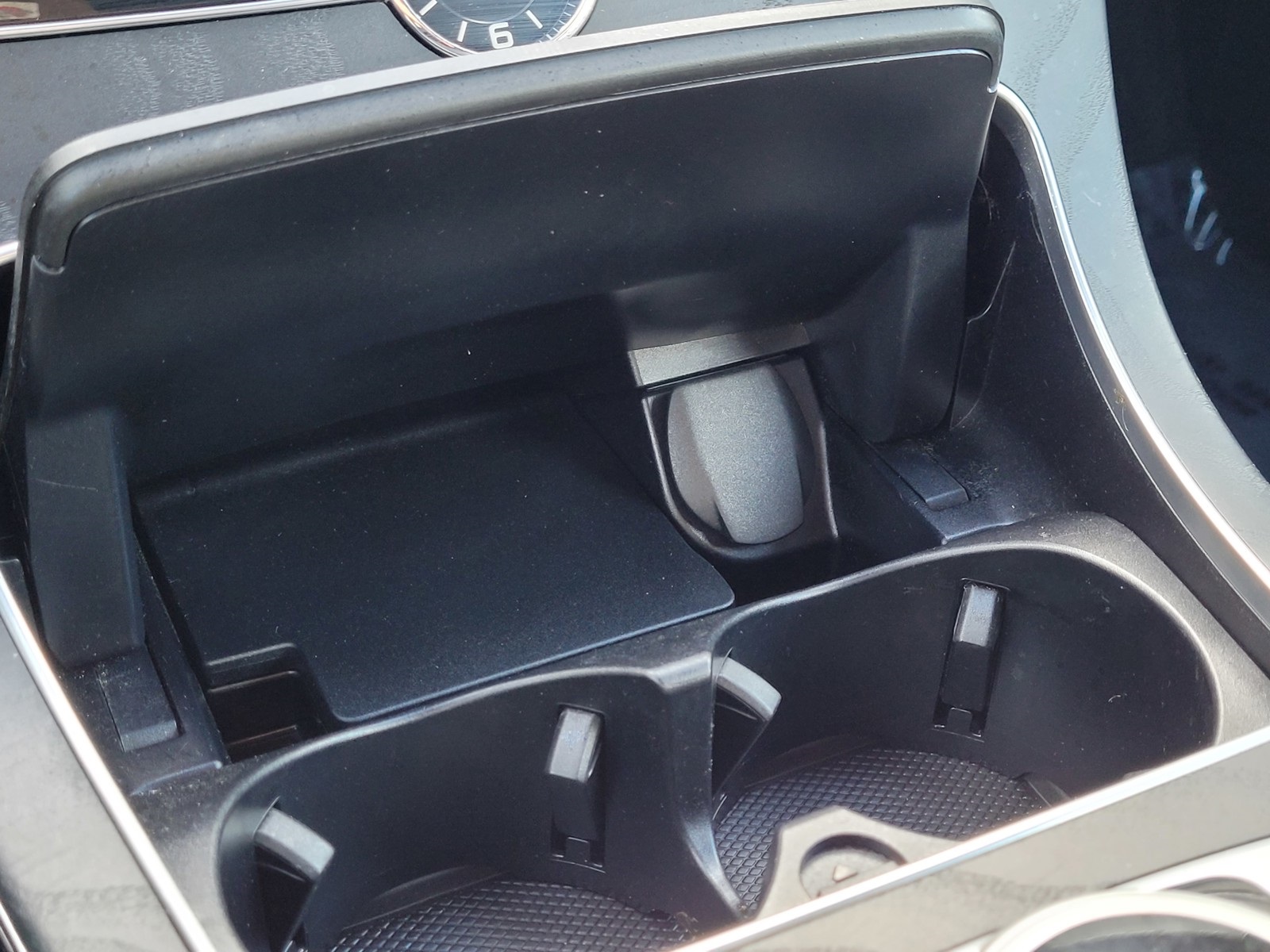 Vehicle image 25 of 27