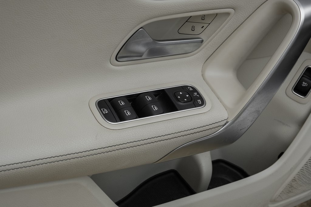 Vehicle image 47 of 56