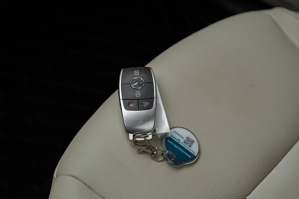 Vehicle image 40 of 56