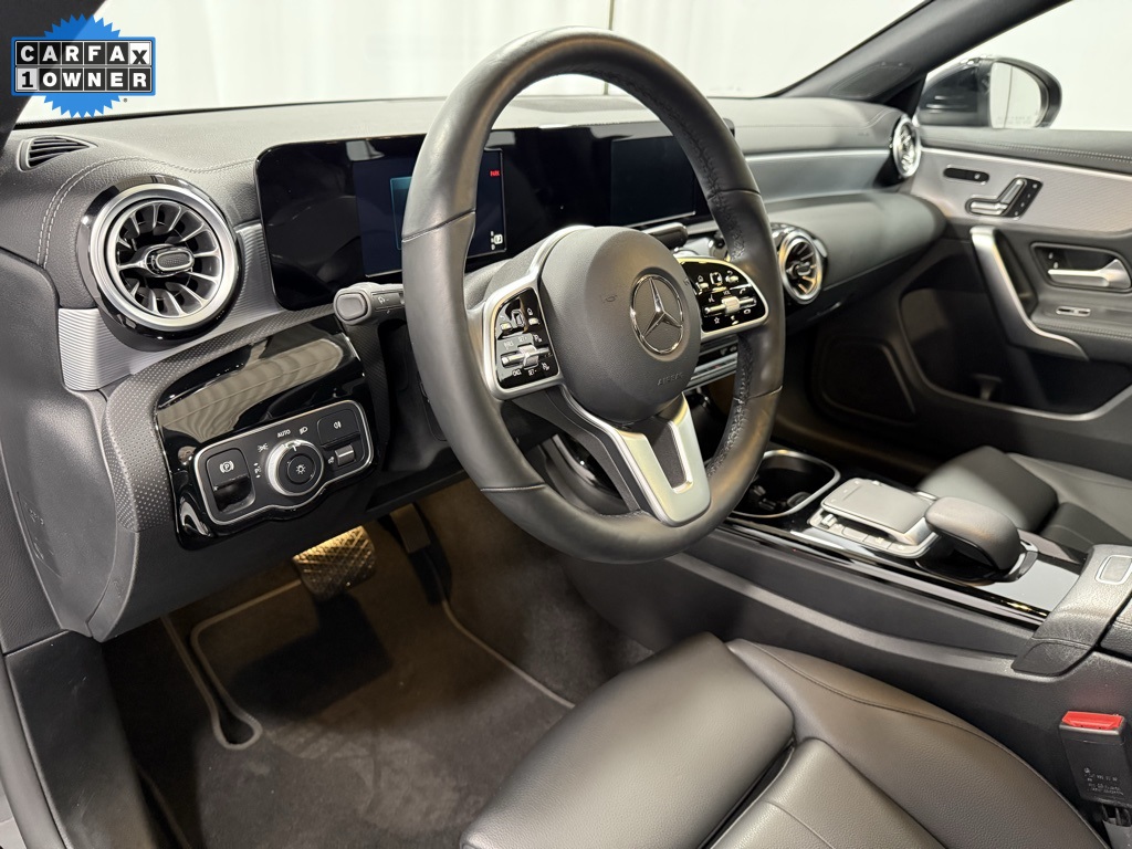 Vehicle image 10 of 31