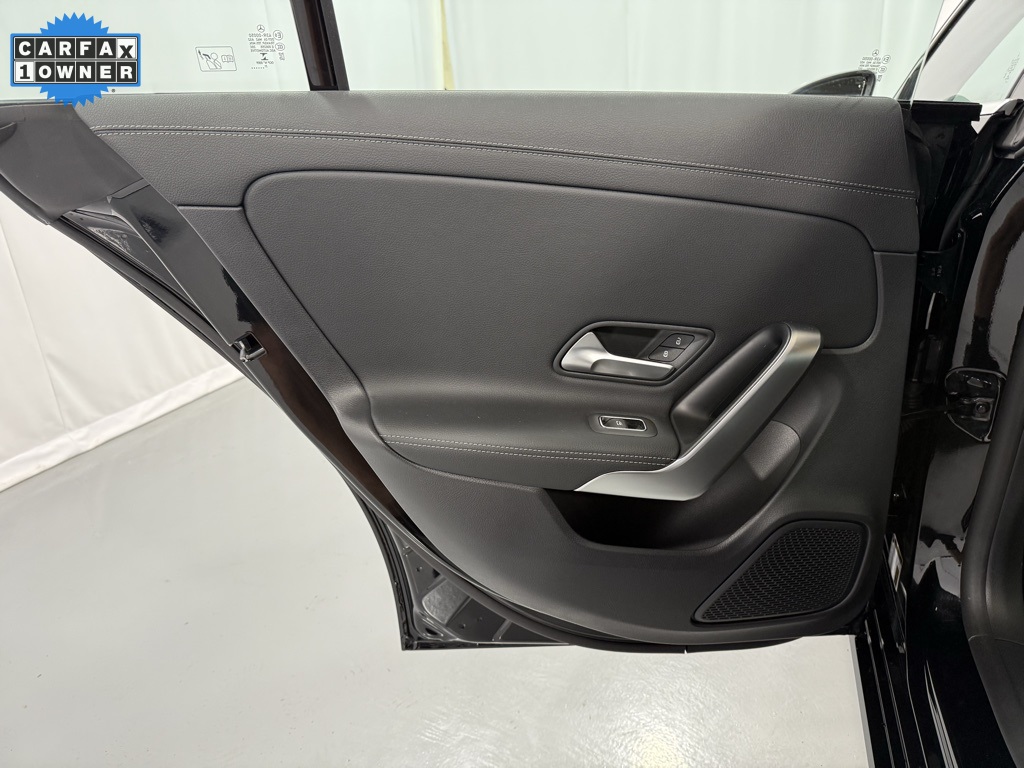 Vehicle image 22 of 31