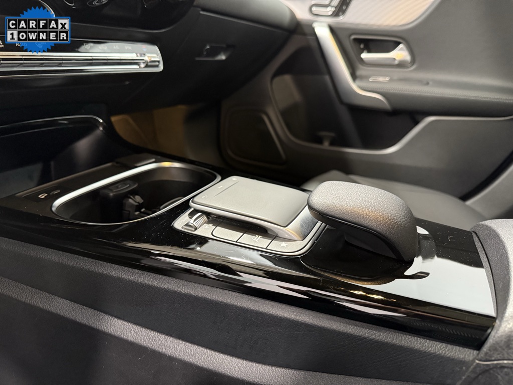 Vehicle image 14 of 31