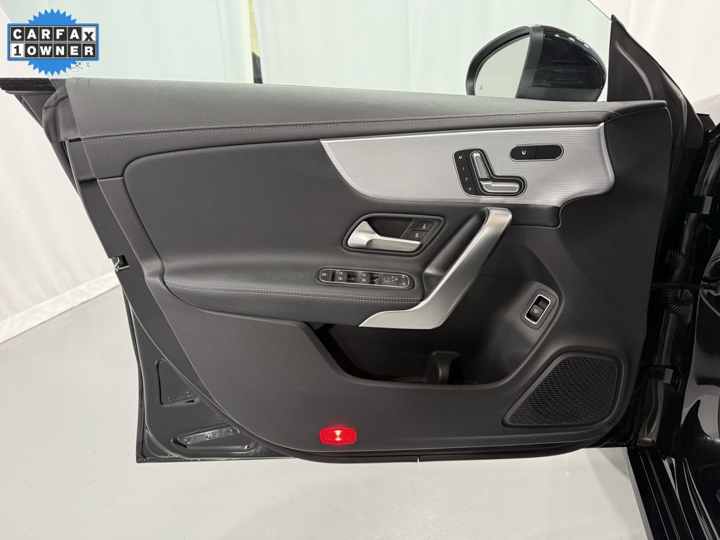 Vehicle image 15 of 31