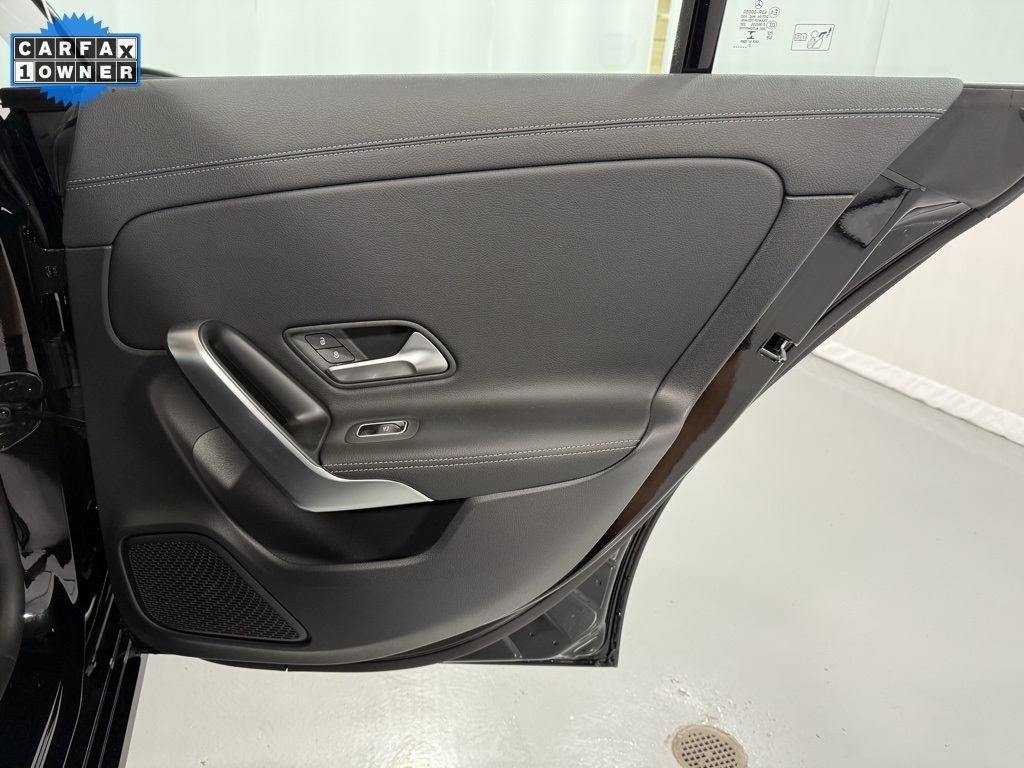 Vehicle image 25 of 31
